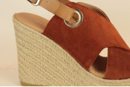 Espadrille compensée cuir avec détail œillet